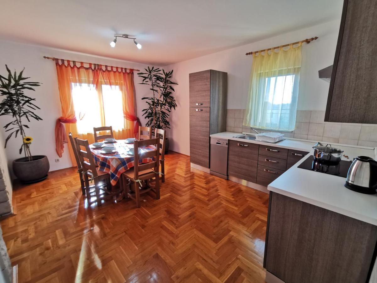 House Ana - Loborika, Pula, 4 Bedrooms 외부 사진